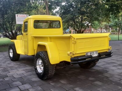 Pickup jeep