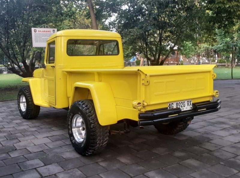 Pickup jeep