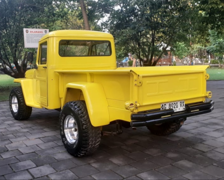 Pickup jeep
