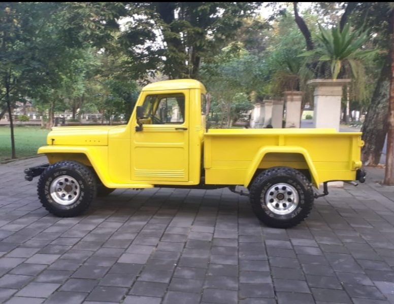 Pickup jeep