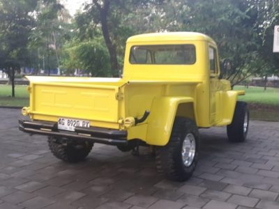 Pickup jeep